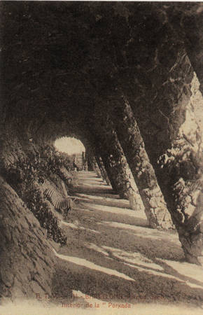 "Interior del Pòrtic de la Bugadera, © Col·lecció Ernesto Boix. Cercle Cartòfil de Catalunya"