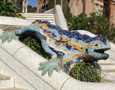 Finaliza la restitución de la mano derecha de la salamandra del Park Güell