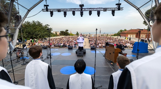 Park Güell hosts a concert by the Escolania de Montserrat open to the public