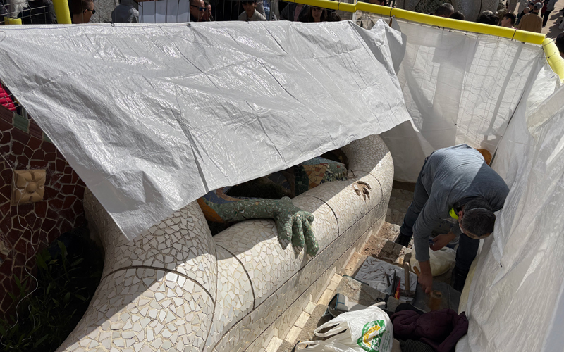 Restitució de la mà dreta de la salamandra del Park Güell 2
